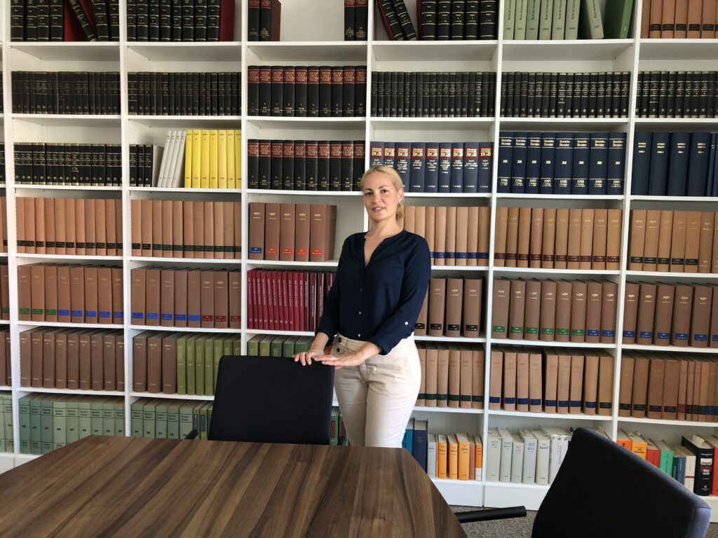 In der exklusiven Interviewreihe „Wunschliste“ trifft Melanie Kienle, einst Rechtsanwältin und heute Bürgermeisterin von Schallstadt, auf führende Köpfe aus Wirtschaft, Politik und Wissenschaft, um über die wichtigsten Entwicklungen unserer Zeit zu sprechen. Mit klarem Blick und tiefgehenden Fragen beleuchtet sie Herausforderungen und Chancen in verschiedenen Bereichen, die die Region Südbaden und darüber hinaus bewegen.