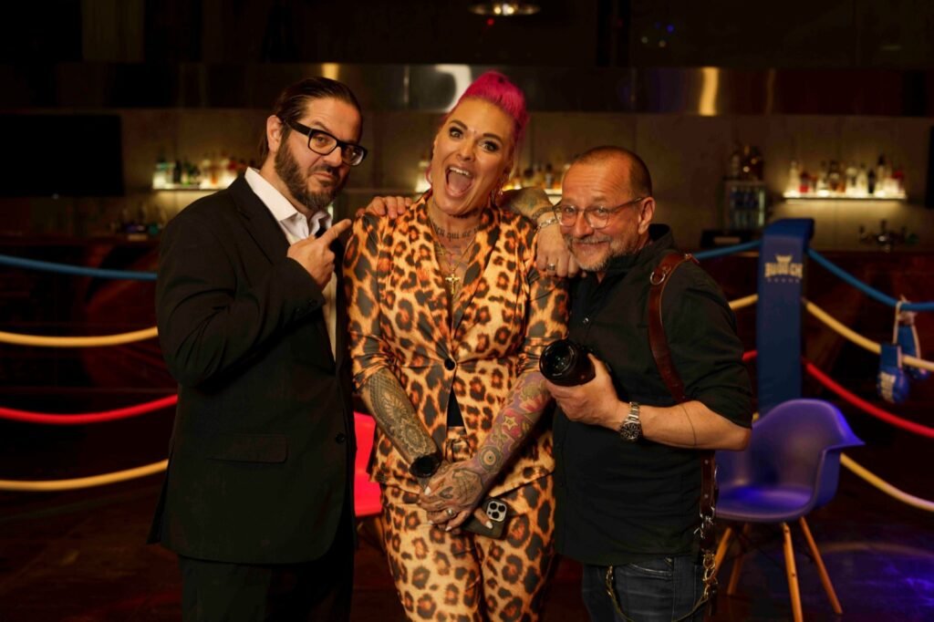 Ringsprecher Stefan und Starfotograf Marc Gilgen beim Fight-Promoter-Event in Basel – Eventfotografie Schweiz